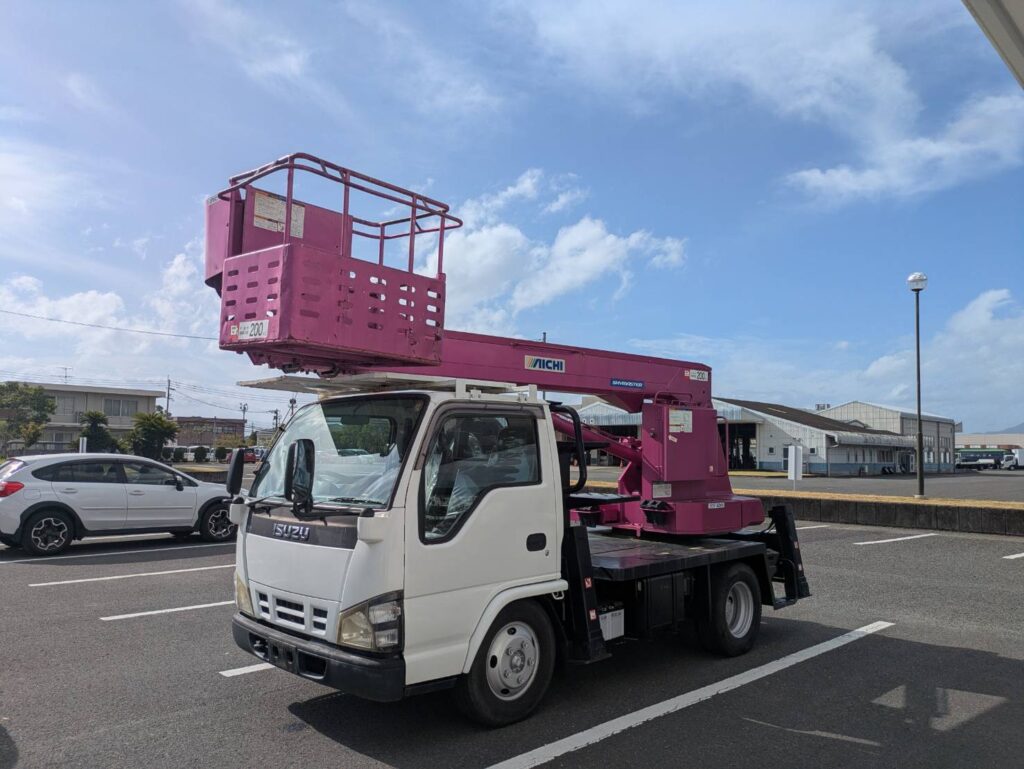 平成18年式　いすゞエルフ　高所作業車